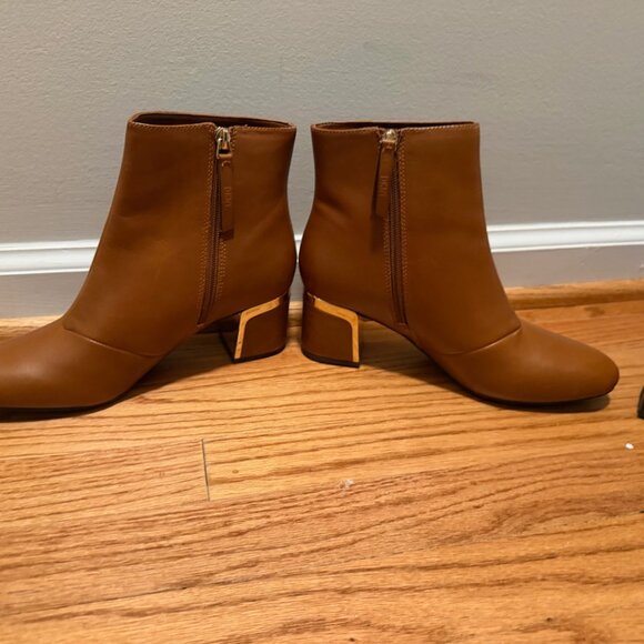 NIB DKNY Corrie Ankle Booties -> Calf Leather - Picture 3 of 6